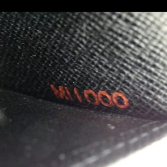 NWOT 1500$ LV EPI Black Clutch with Kiss lock - Picture 12 of 12